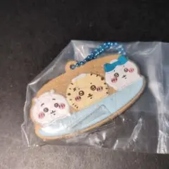 【匿名配送】ちいかわ　クッキーチャームマスコットキーホルダー　ラッコ先輩を囲んで