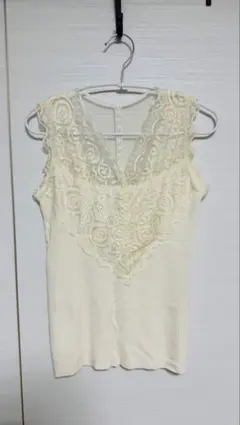 アイボリー レースタンクトップ Vネック