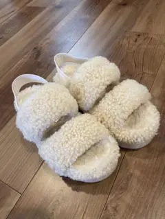UGG ホワイトファーサンダル