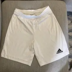 アディダス　ショートパンツ