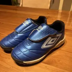 umbro サッカー　トレーニングシューズ 青 18センチ