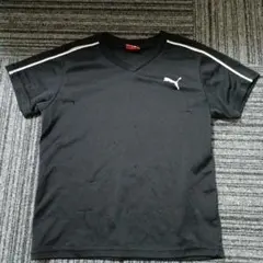 PUMA ブラック Vネックシャツ