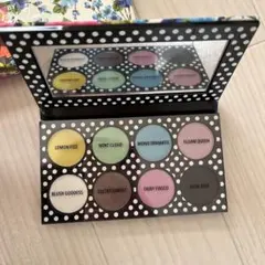 MAC アイシャドウパレット 8色　クィニング アイシャドウパレット