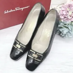 美品 サルヴァトーレ フェラガモ ゴールド金具 パンプス クロコ型押し ブラック