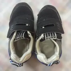 イフミー　黒いベルクロストラップキッズシューズ