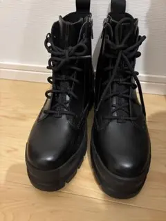 UGG 厚底ブラックブーツ　中ファー付　値下げ不可