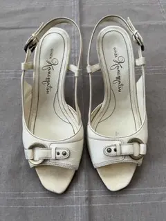 銀座かねまつ　ホワイトレザーオープントゥサンダル　23㎝