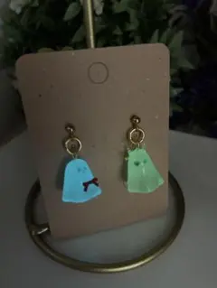 ひかるオバケピアス
