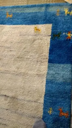 犬モチーフ 青とベージュのラグ