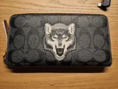 オオカミ刺繍 ブラックレザー長財布　コーチ