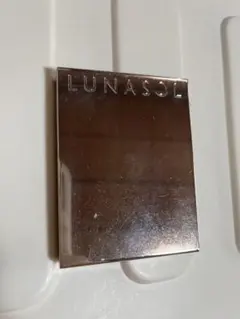 アイカラーレーション ルナソル 03 バタフライウィング スキンモデリング