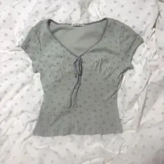 nyunyu house 半袖トップス 花柄 Vネック Tシャツのサムネイル