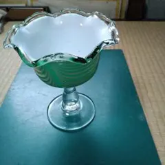 明治頃 乳白ぼかし 糸巻文 輪花和ガラス脚付鉢  氷コップ 明治頃 乳白ぼかし 糸巻文 輪花和ガラス脚付鉢 氷コップ - メルカリ