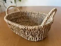 天然素材の楕円形バスケット