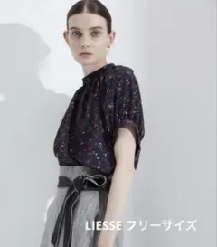 Liesse ネイビー 花柄 半袖ブラウスのサムネイル