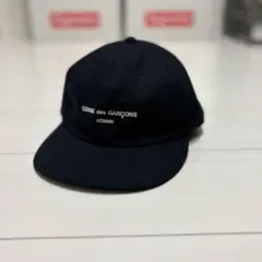 コムデギャルソン オム ロゴ キャップ ネイビー