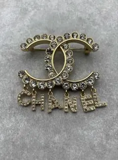 CHANEL ブラックラメ スター ダブルC チェーン フリンジ ブローチ