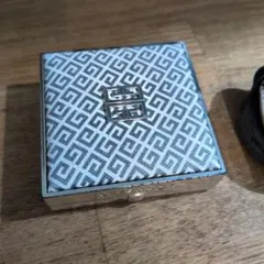 Givenchy クッションファンデーション コンパクトのサムネイル