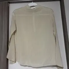 クリーム色　シースルー　ハイネックブラウス　by muni:rのサムネイル