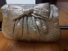 値下げ交渉可　　リボンアクサントメタリッククラッチバッグ