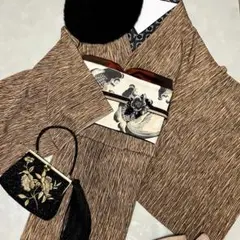 【NEW】美品♡ ベージュブラウン系の縦柄 正絹 小紋 シンプル着物