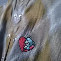 クマ刺繍入りチェックロングシャツ