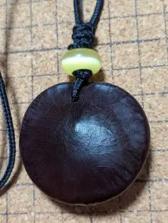 石垣島産　藻玉モダマ　猫眼石　黄色 丸　紐ドイツ製黒1m使用ネックレス