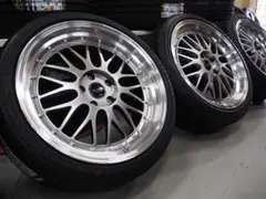 深リム メッシュ クラウン マジェスタ 225/40R19 255/35R19のサムネイル