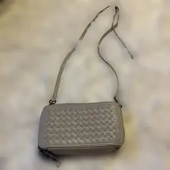 編み込みレザー ショルダーバッグ グレー