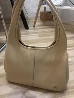 ち*坊様 ベージュ 合成皮革 ハンドバッグ　定価8万6千円