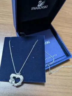 Swarovski ハート型ペンダントネックレス