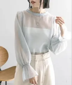 【美品✨】 mystic シアー袖フリルブラウス　ブルーのサムネイル