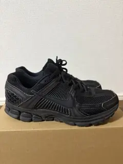 NIKE ZOOM VOMERO 5 ズーム ボメロBlack
