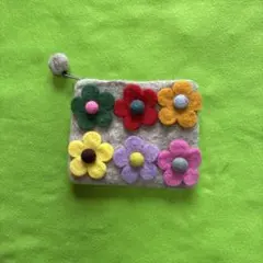 花柄フェルトポーチ