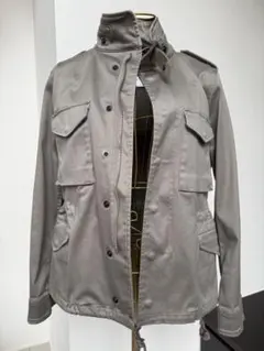 カーキミリタリージャケット