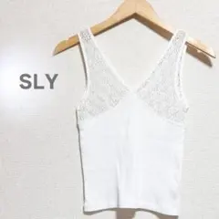 SLY スライ　タンクトップ　袖なし　レース　白　ホワイト　Ｖネック　リブのサムネイル