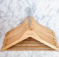 【美品】Qualsen 木製ハンガー 10本 収納 ナチュラルカラー 滑り止め