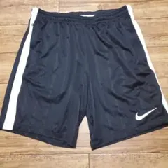 Nike ブラック ハーフパンツ サイドストライプ