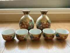 九谷焼】酒器セット 徳利2本 お猪口4客 赤花柄 染付金彩 晩酌 昭和