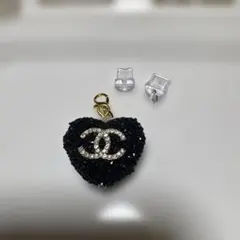 CHANEL ハート型チャーム ブラック