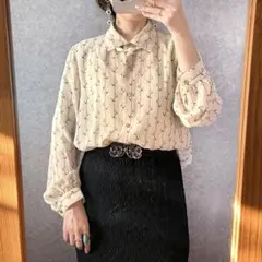 ヴィンテージ レトロ古着 イカリ柄ブラウス 金ボタン シアー感 ライトベージュ系
