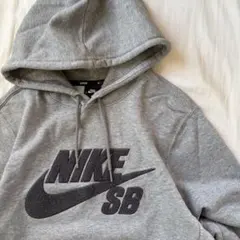Nike SB グレー フード付きパーカー 刺繍ロゴ