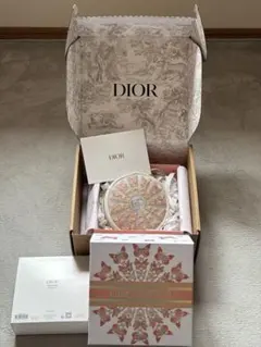 Dior ギフトボックス &蝶の刺繍ポーチセット