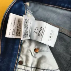MOTHER デニムパンツ 25 カットオフのサムネイル
