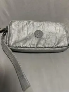 Kipling 長財布 シルバー ストラップ付きのサムネイル