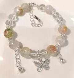 蝶チャーム付きガラスビーズブレスレット
