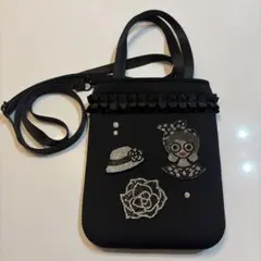 ストーン装飾の黒いショルダーバッグ