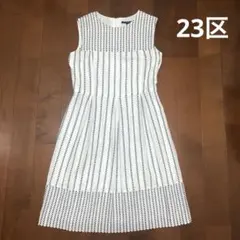 23区　ノースリーブ綿麻混刺繍ワンピースのサムネイル