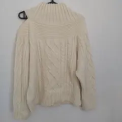 【値下げしました】VIS クリーム色 ケーブルニット ハイネック 長袖
