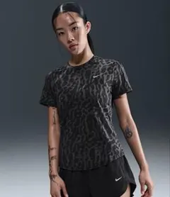 ナイキ Dri-FIT ショートスリーブ ランニングトップ